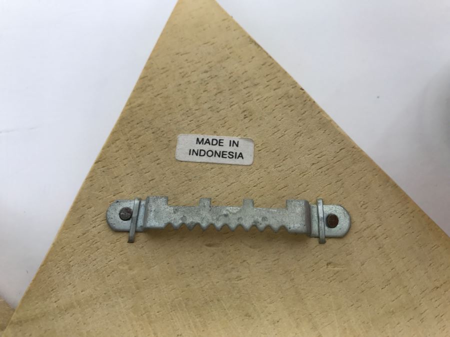 Pair Of Indonesian Hand Carved And Hand Painted Wall Hanging Fish [Photo 10]