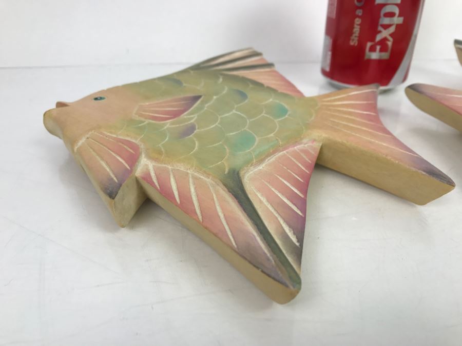 Pair Of Indonesian Hand Carved And Hand Painted Wall Hanging Fish [Photo 8]