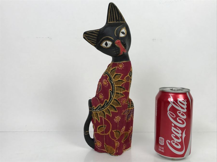 Wooden Hand Carved And Hand Painted Cat [Photo 1]