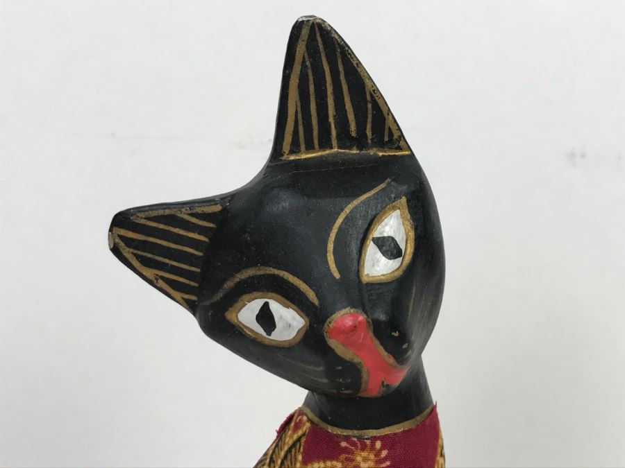 Wooden Hand Carved And Hand Painted Cat [Photo 2]
