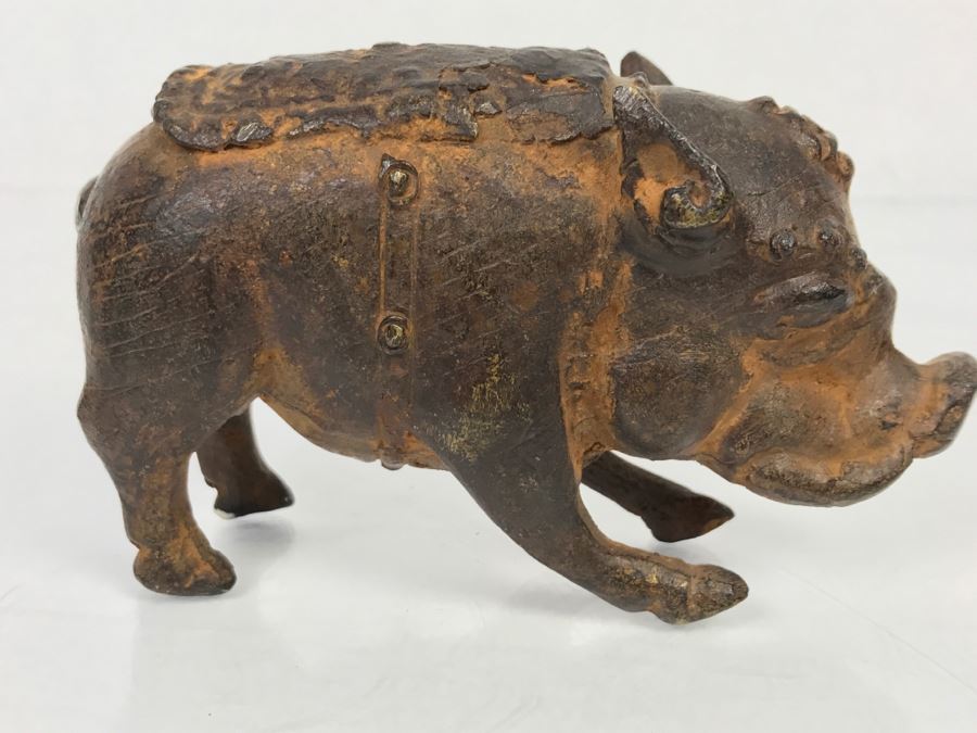 Old Metal Pig Sculpture Appears To Have Golden Tone Underneath 327g [Photo 1]