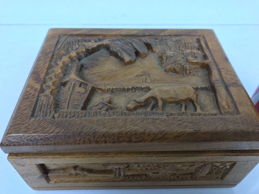 Relief Carved Wooden Box [Photo 5]
