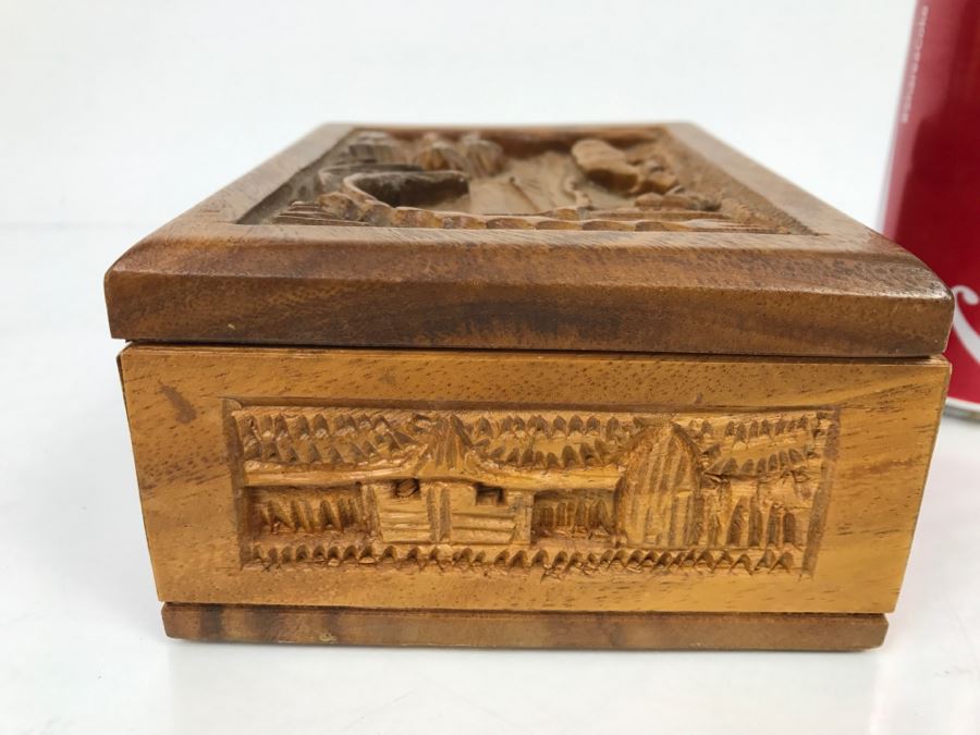 Relief Carved Wooden Box [Photo 8]