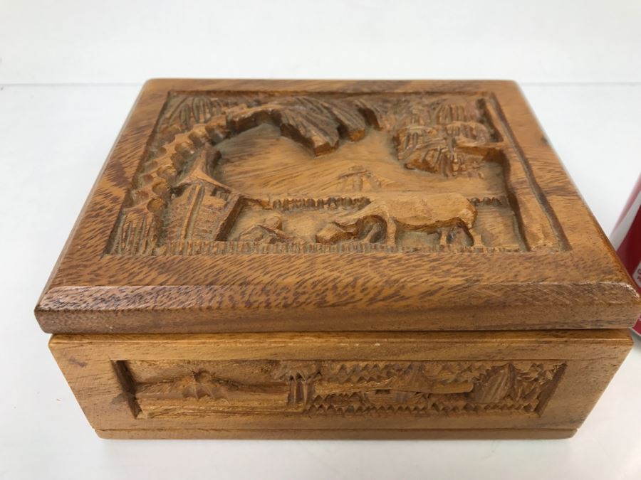 Relief Carved Wooden Box [Photo 4]