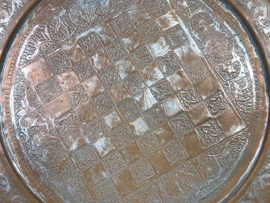 Large Hammered Metal Charger Plate (Stand Not Included) [Photo 3]