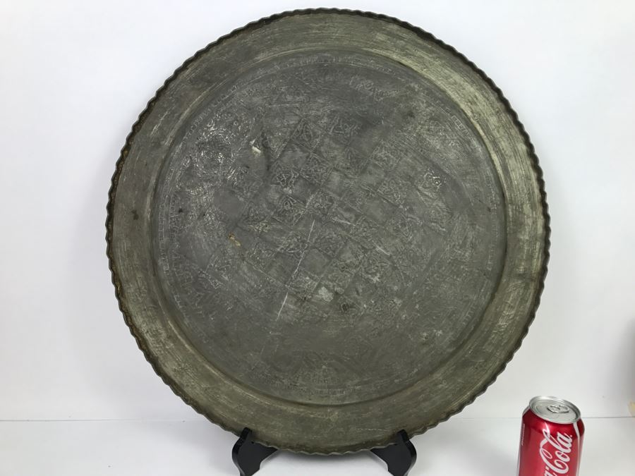Large Hammered Metal Charger Plate (Stand Not Included) [Photo 6]