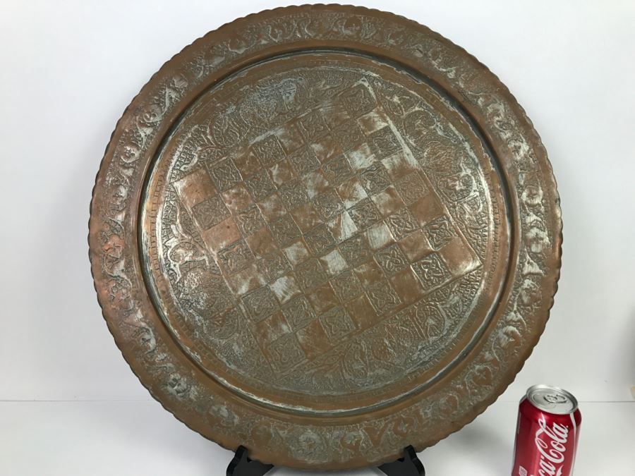 Large Hammered Metal Charger Plate (Stand Not Included) [Photo 2]