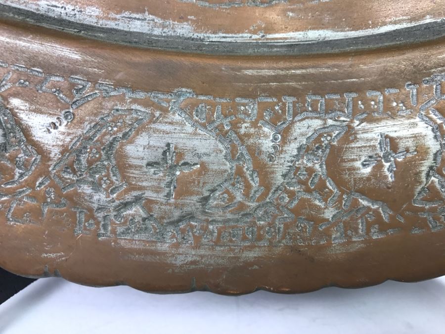 Large Hammered Metal Charger Plate (Stand Not Included) [Photo 4]