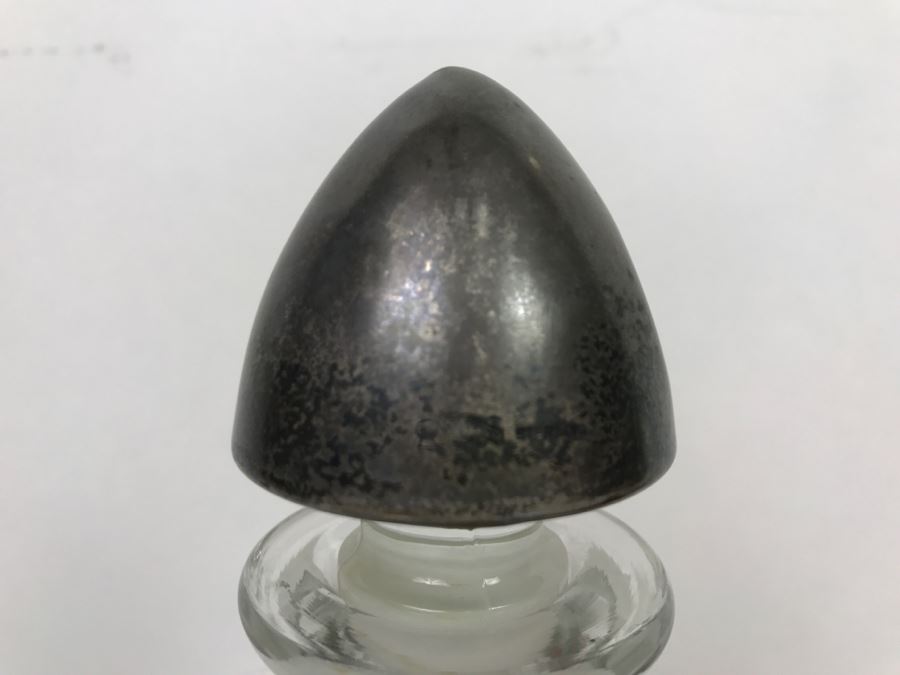 Cut Glass Decanter With Sterling Silver Stopper [Photo 2]