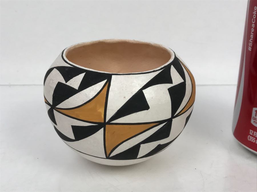 Vintage Signed Acoma Pottery Native American Pottery By B. Ramirez  New Mexico NM (See Photos For Chip On One Side Of Pot) [Photo 3]
