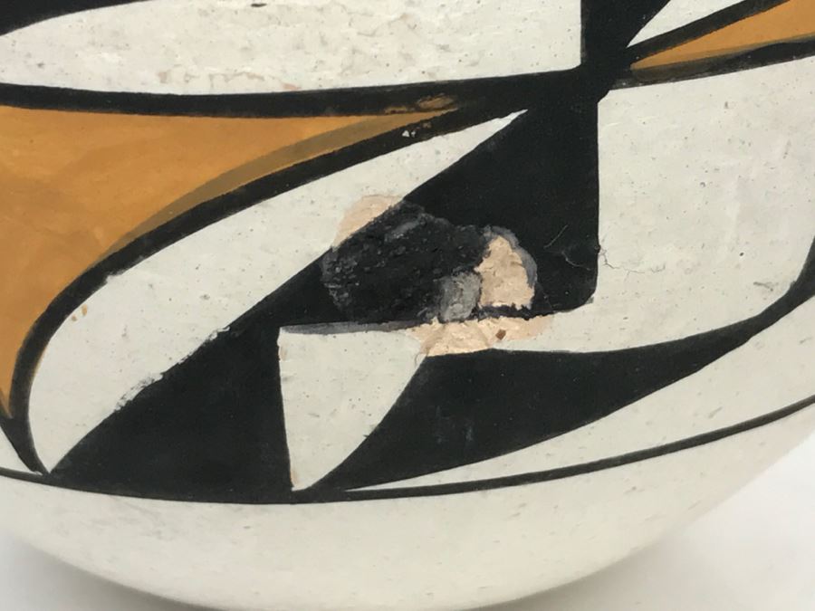 Vintage Signed Acoma Pottery Native American Pottery By B. Ramirez  New Mexico NM (See Photos For Chip On One Side Of Pot) [Photo 2]