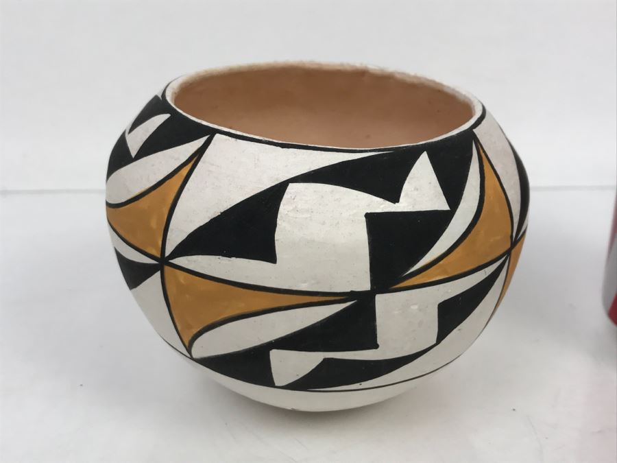 Vintage Signed Acoma Pottery Native American Pottery By B. Ramirez  New Mexico NM (See Photos For Chip On One Side Of Pot) [Photo 4]