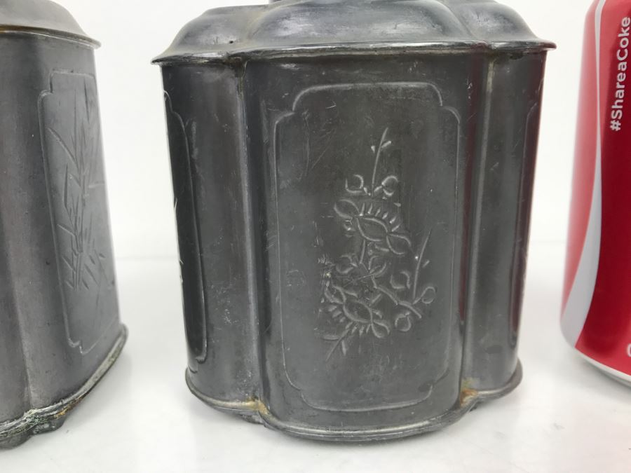 Pair Of Hong Kong Pewter Chased Flasks [Photo 4]