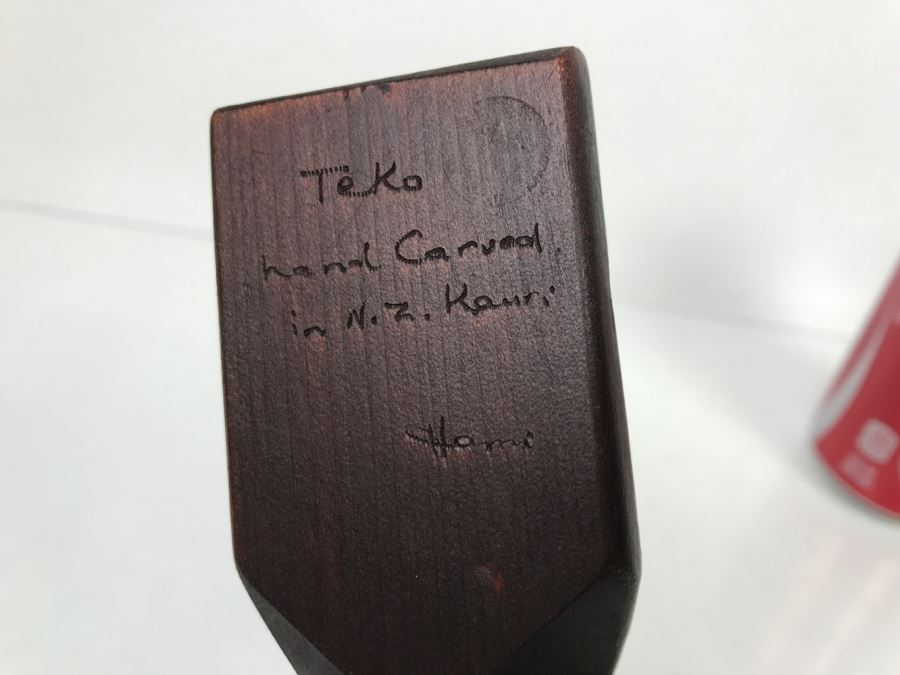 Vintage Signed Teko Hand Carved Statue Kauri New Zealand Signed Hami Mother Of Pearl Eyes [Photo 9]