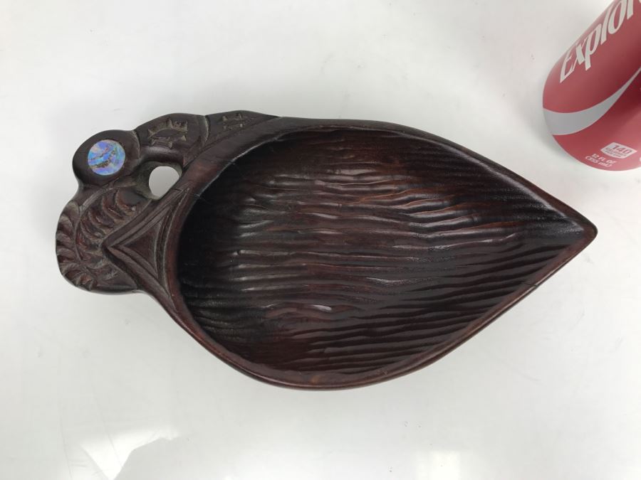 Hand Carved Wooden Trinket Dish Carved In Rotorua New Zealand Rangatira Mother Of Pearl Eyes [Photo 1]