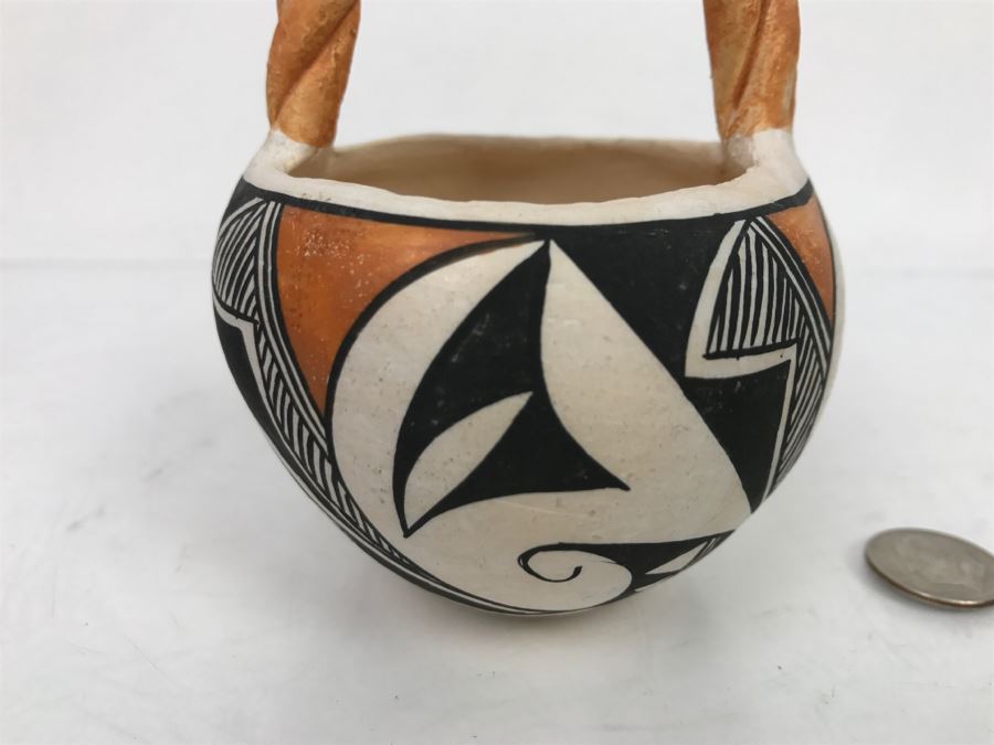 Small Signed Native American Pottery Twisted Handled Pot L.V. Acoma New ...