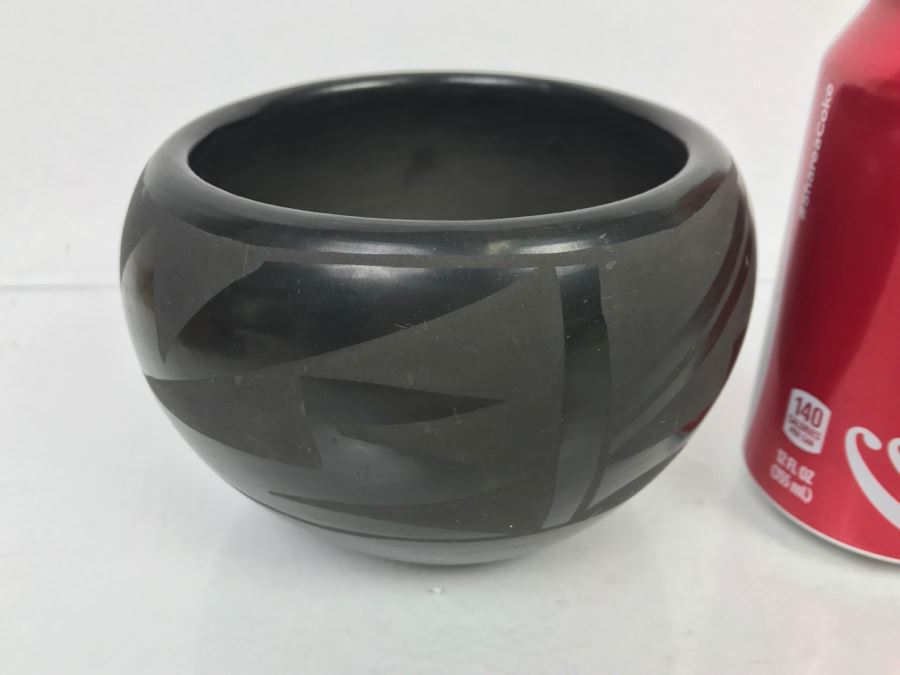 Vintage Pueblo Santa Clara San Ildefonso Black Pottery Pot [Photo 3]