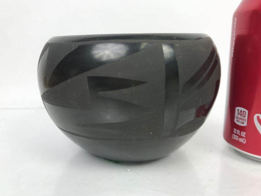 Vintage Pueblo Santa Clara San Ildefonso Black Pottery Pot [Photo 2]