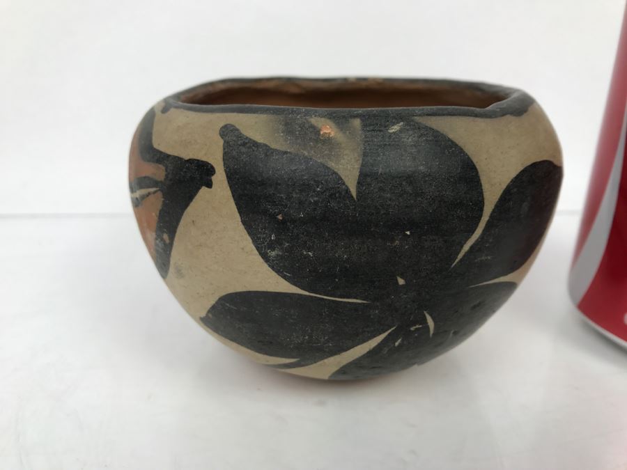 Small Native American Pottery Bowl [Photo 5]