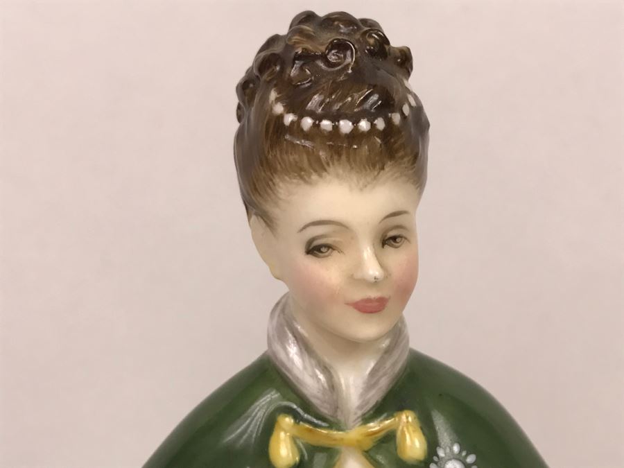 Royal Doulton England Lady Figurine Premiere [Photo 3]