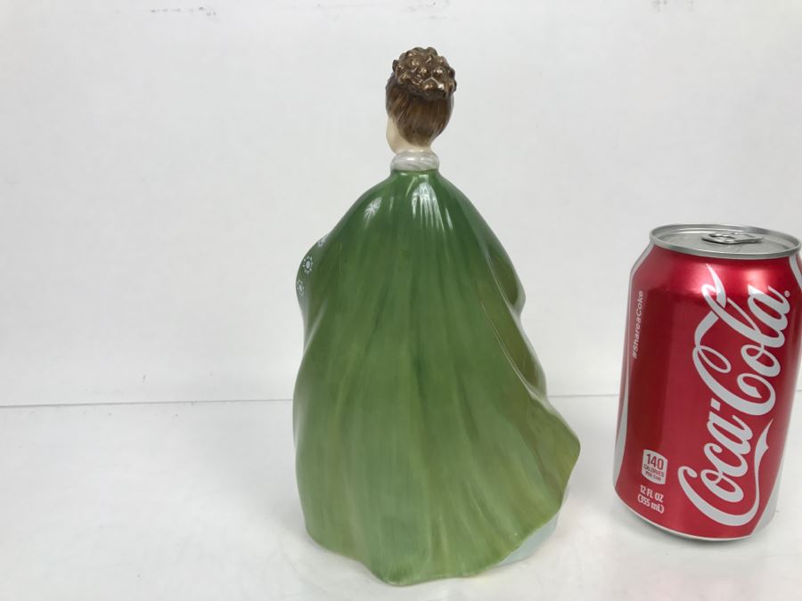 Royal Doulton England Lady Figurine Premiere [Photo 5]