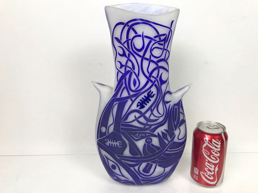 Vintage 1998 Art Glass Blue And White Fish Vase Sculpture Vintage 1998 By Icon? Licon?