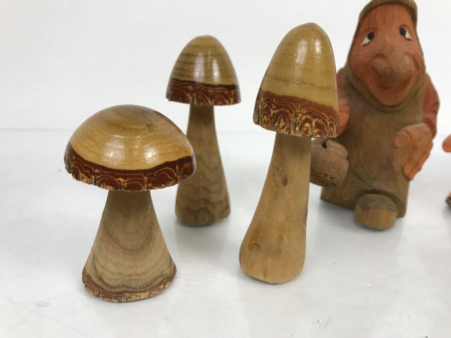 Set Of (2) Hand Carved Wooden Figures, (3) Wooden Mushrooms And Carved Wood Wine Stopper [Photo 7]