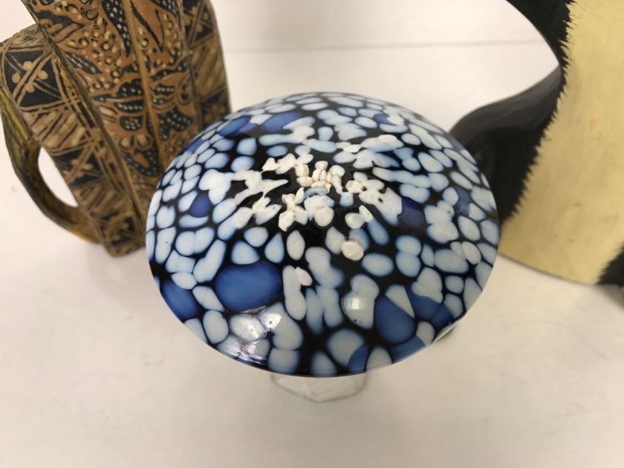 (2) Carved Wood Hand Painted Cats And Art Glass Mushroom [Photo 3]