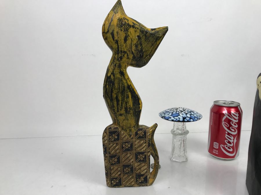 (2) Carved Wood Hand Painted Cats And Art Glass Mushroom [Photo 11]