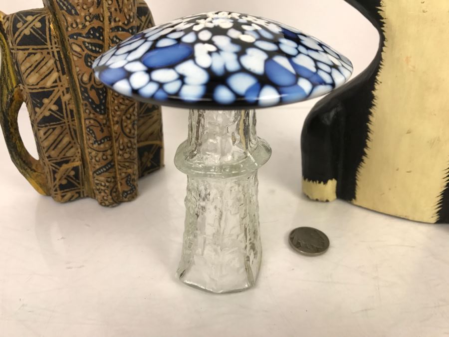 (2) Carved Wood Hand Painted Cats And Art Glass Mushroom [Photo 4]