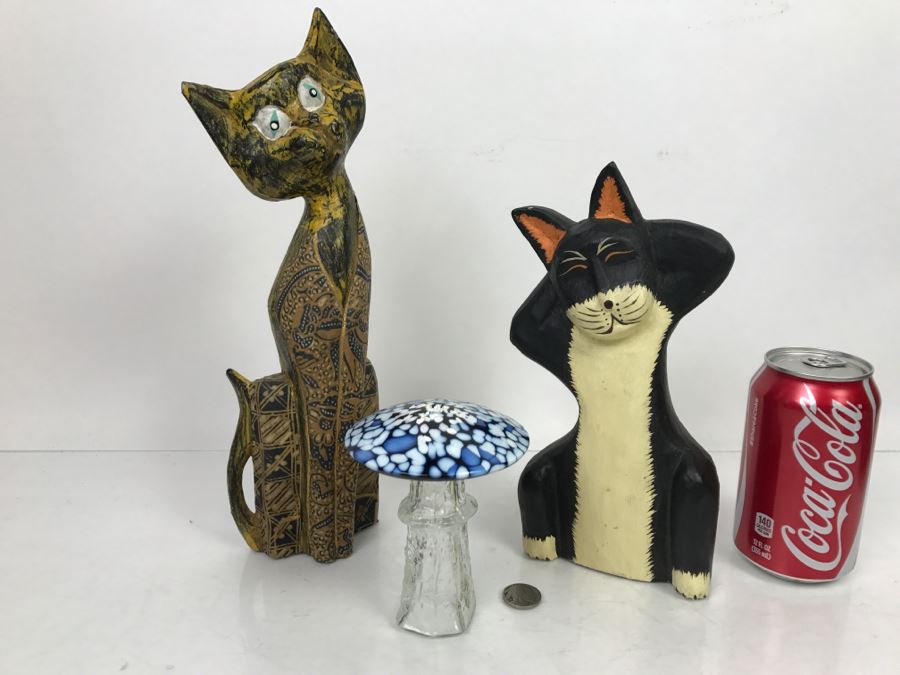 (2) Carved Wood Hand Painted Cats And Art Glass Mushroom [Photo 1]