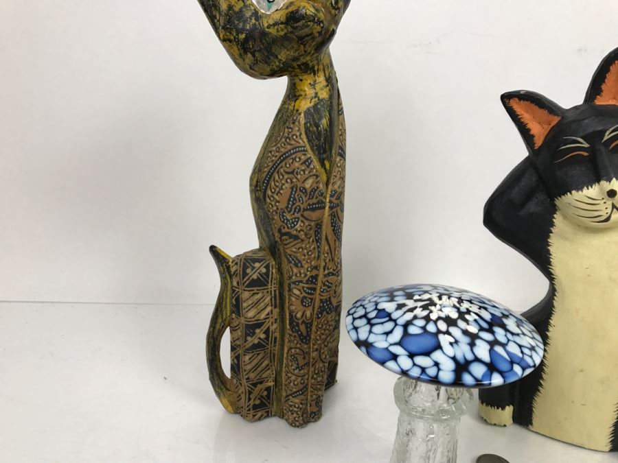 (2) Carved Wood Hand Painted Cats And Art Glass Mushroom [Photo 6]