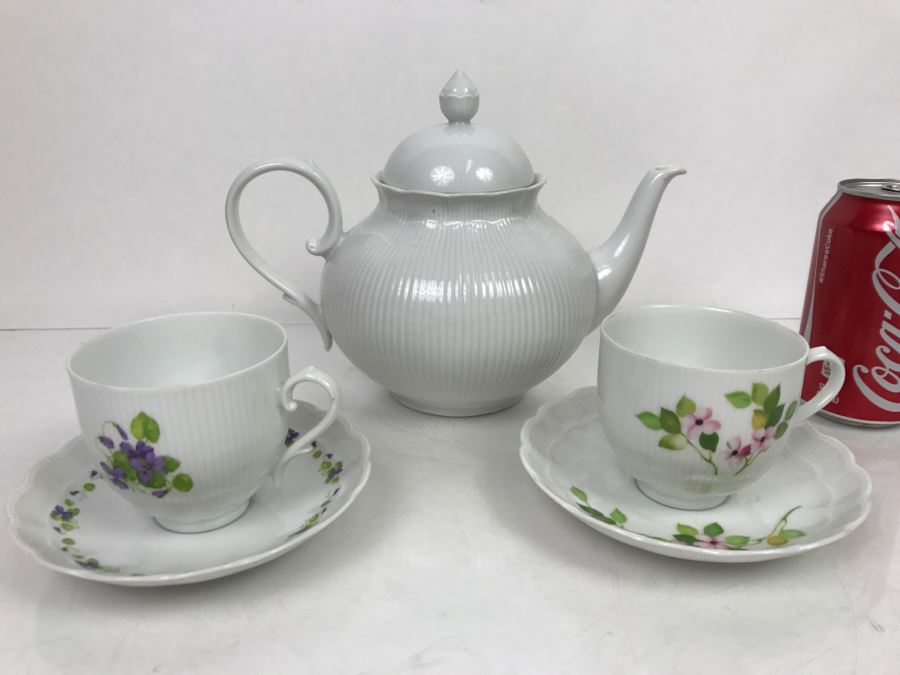 Kaiser China Teapot With (2) Cups And Saucers [Photo 2]