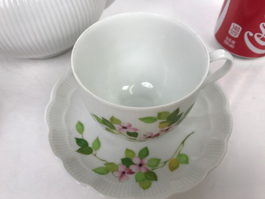 Kaiser China Teapot With (2) Cups And Saucers [Photo 6]