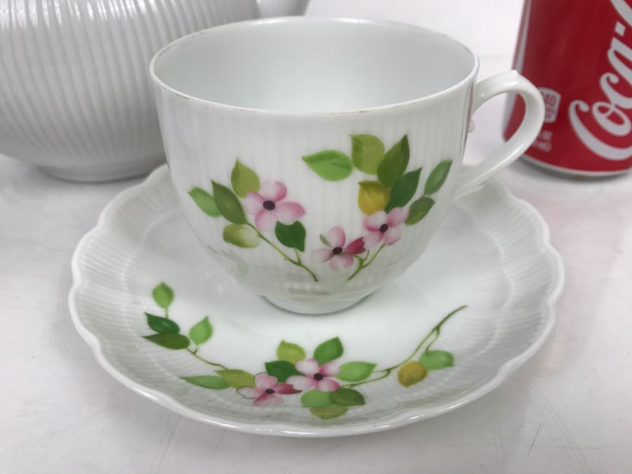 Kaiser China Teapot With (2) Cups And Saucers [Photo 5]
