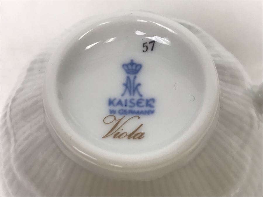 Kaiser China Teapot With (2) Cups And Saucers [Photo 13]