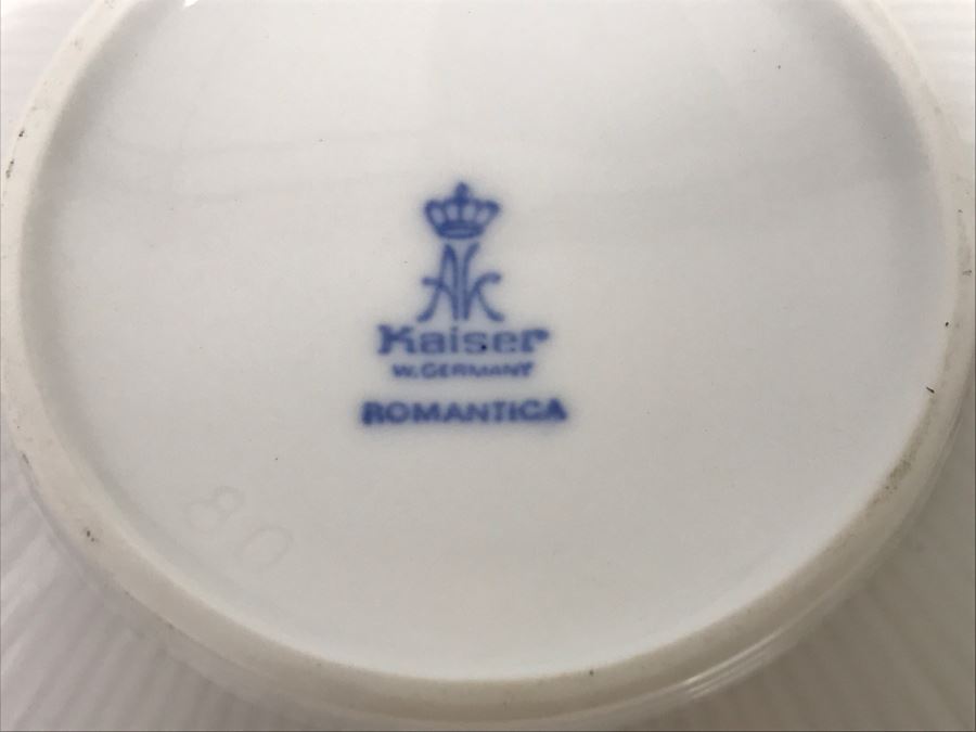 Kaiser China Teapot With (2) Cups And Saucers [Photo 12]