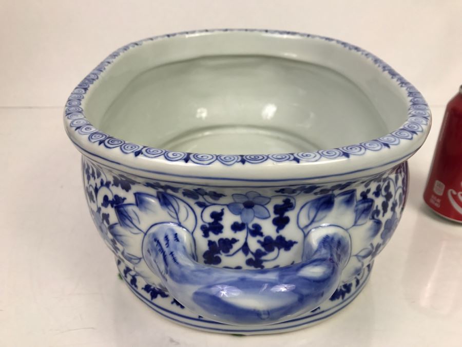 Contemporary Asian Blue And White Handled Porcelain Foot Bath [Photo 8]