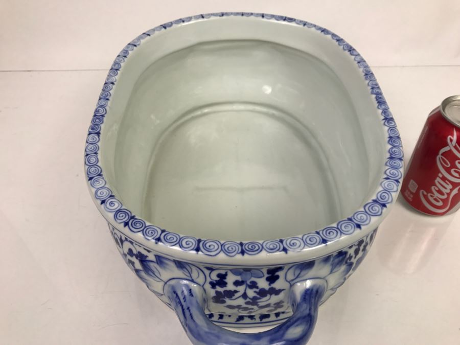 Contemporary Asian Blue And White Handled Porcelain Foot Bath [Photo 7]