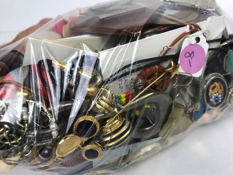 Mixed Bag Of Assorted Costume Jewelry Some Signed Pieces 3.5Lbs [Photo 15]