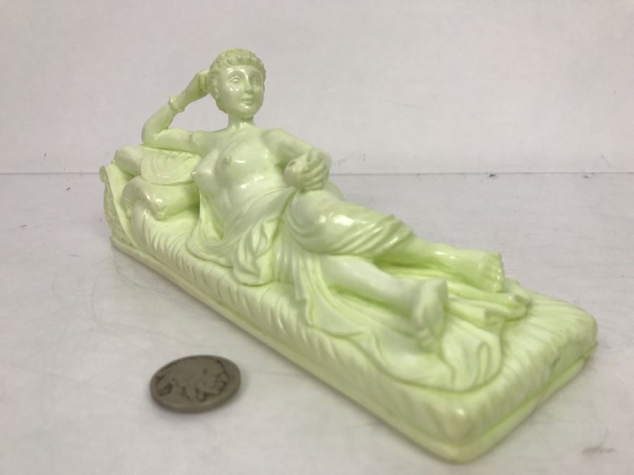 Vintage Asian Hong Kong Carved Lemon Chrysoprase Sculpture Of Lying Nude Woman [Photo 6]