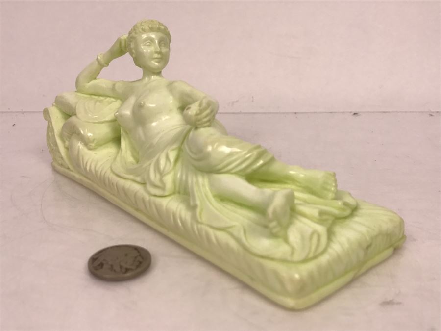 Vintage Asian Hong Kong Carved Lemon Chrysoprase Sculpture Of Lying Nude Woman [Photo 7]