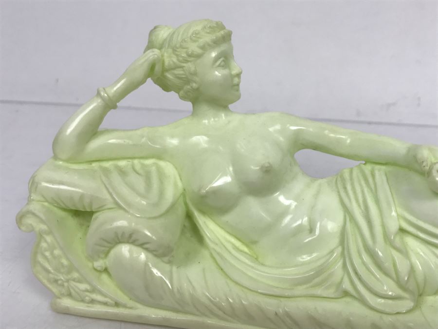 Vintage Asian Hong Kong Carved Lemon Chrysoprase Sculpture Of Lying Nude Woman [Photo 4]