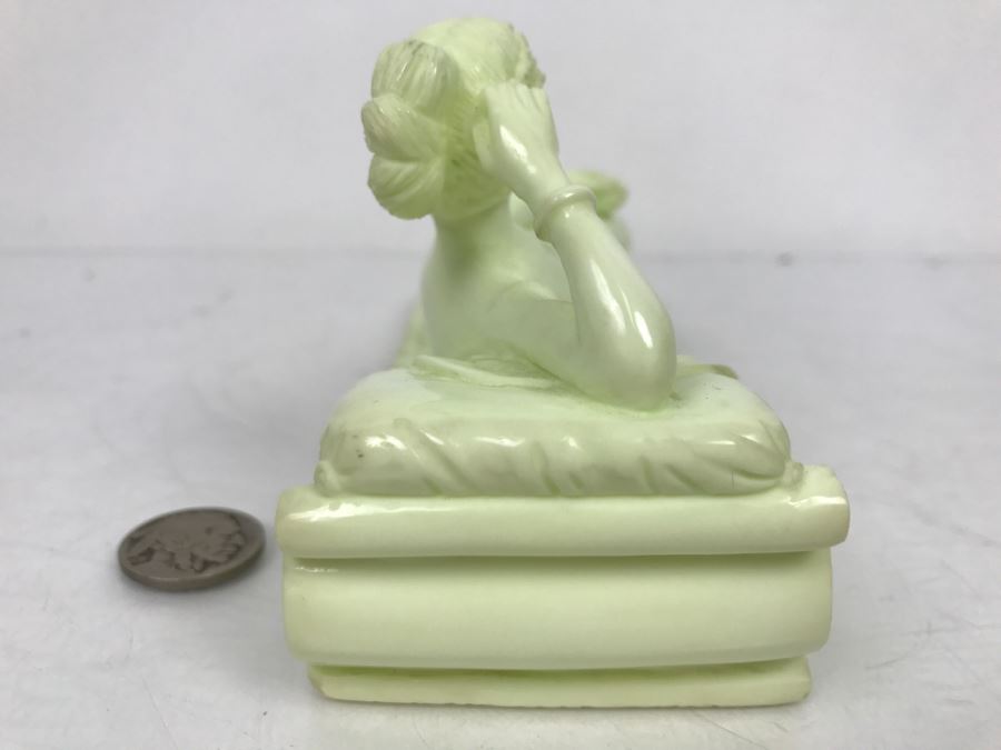 Vintage Asian Hong Kong Carved Lemon Chrysoprase Sculpture Of Lying Nude Woman [Photo 16]