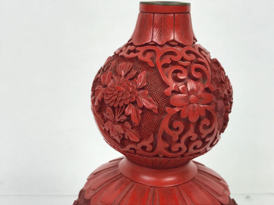 Chinese Cinnabar Vase [Photo 15]