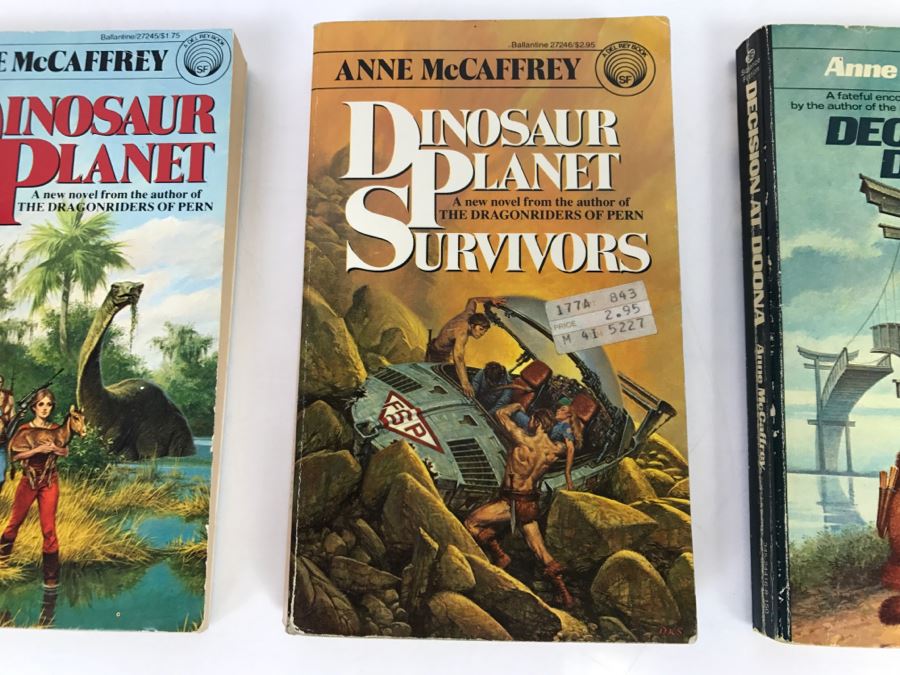 (3) Signed Anne McCaffrey Paperback Books: Dinosaur Planet, Dinosaur Planet Survivors And Decision At Doona [Photo 5]