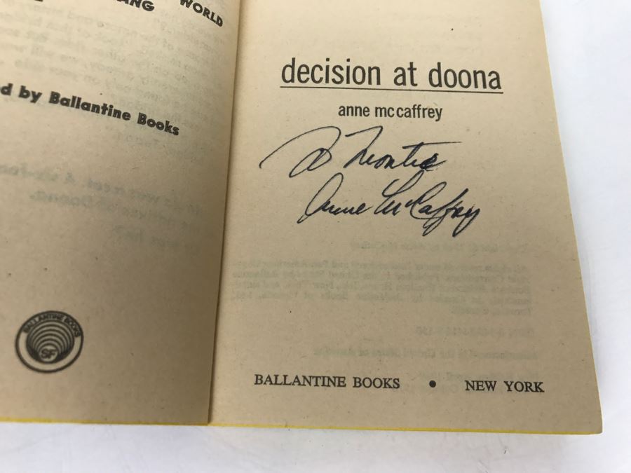 (3) Signed Anne McCaffrey Paperback Books: Dinosaur Planet, Dinosaur Planet Survivors And Decision At Doona [Photo 19]
