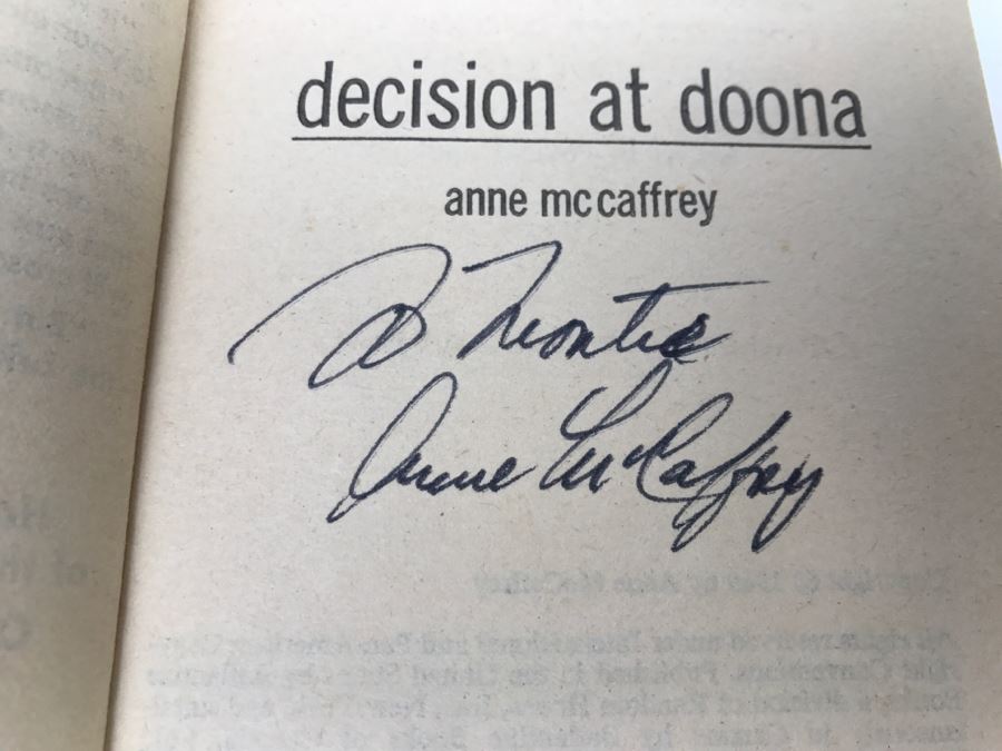 (3) Signed Anne McCaffrey Paperback Books: Dinosaur Planet, Dinosaur Planet Survivors And Decision At Doona [Photo 20]