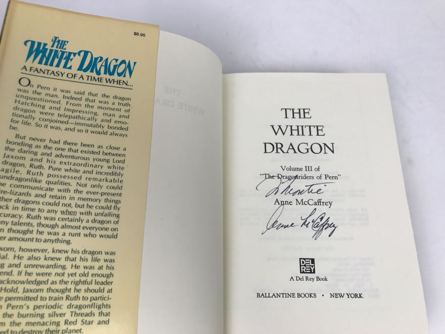 First Edition Signed Hardcover Book The White Dragon Volume III Of “The Dragonriders Of Pern” By Anne McCaffrey [Photo 5]