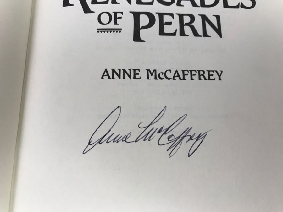 First Edition Signed Hardcover Book The Renegades Of Pern By Anne McCaffrey [Photo 9]
